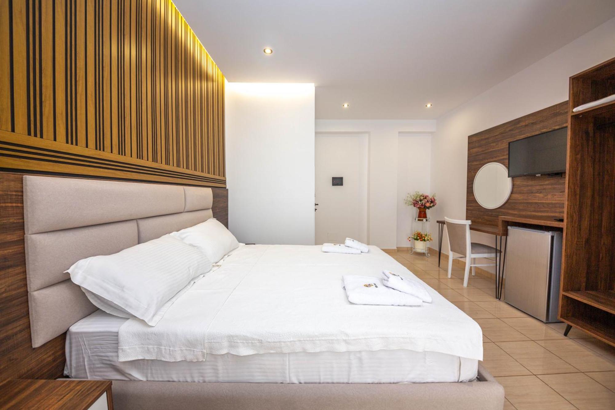 Hotel New Crystal Ksamil Exterior photo
